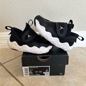 Jordan 23/7 Toddler Velcro Shoes. Size 6C